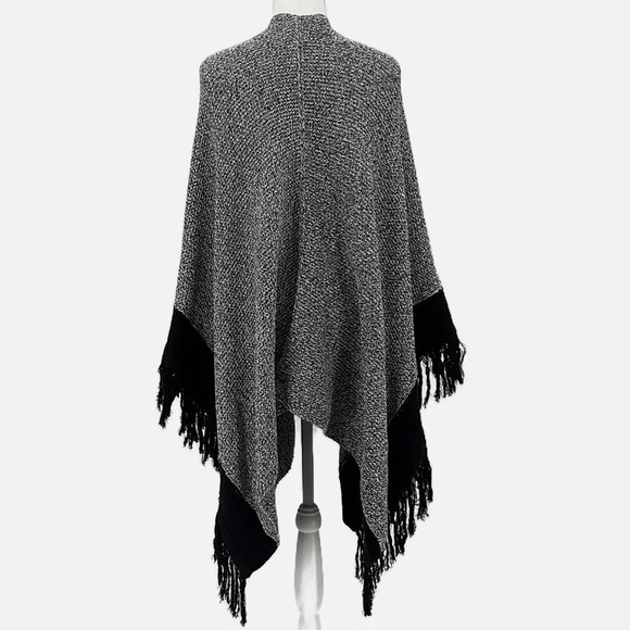 Cabi Pepper Cape Wrap Shawl Sweater in Peppercorn - Size O/S - Picture 4 of 7